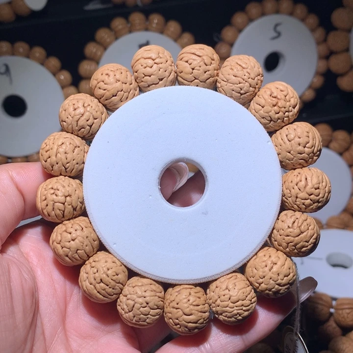 桃核手串铁扇大肚