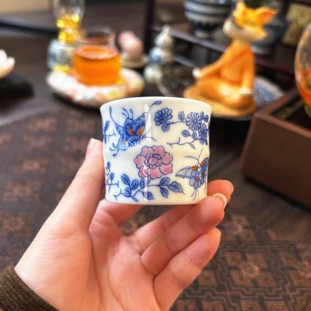 Q218[甄晨窑]景德镇手工手绘斗彩蝴蝶兰花竹节杯—60ml