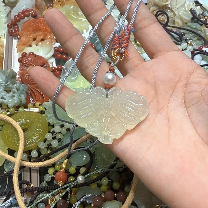 蛇纹石玉未镶嵌吊坠