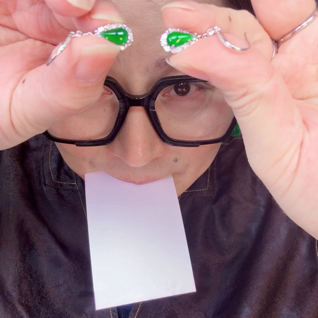 翡翠未镶嵌颈饰一对