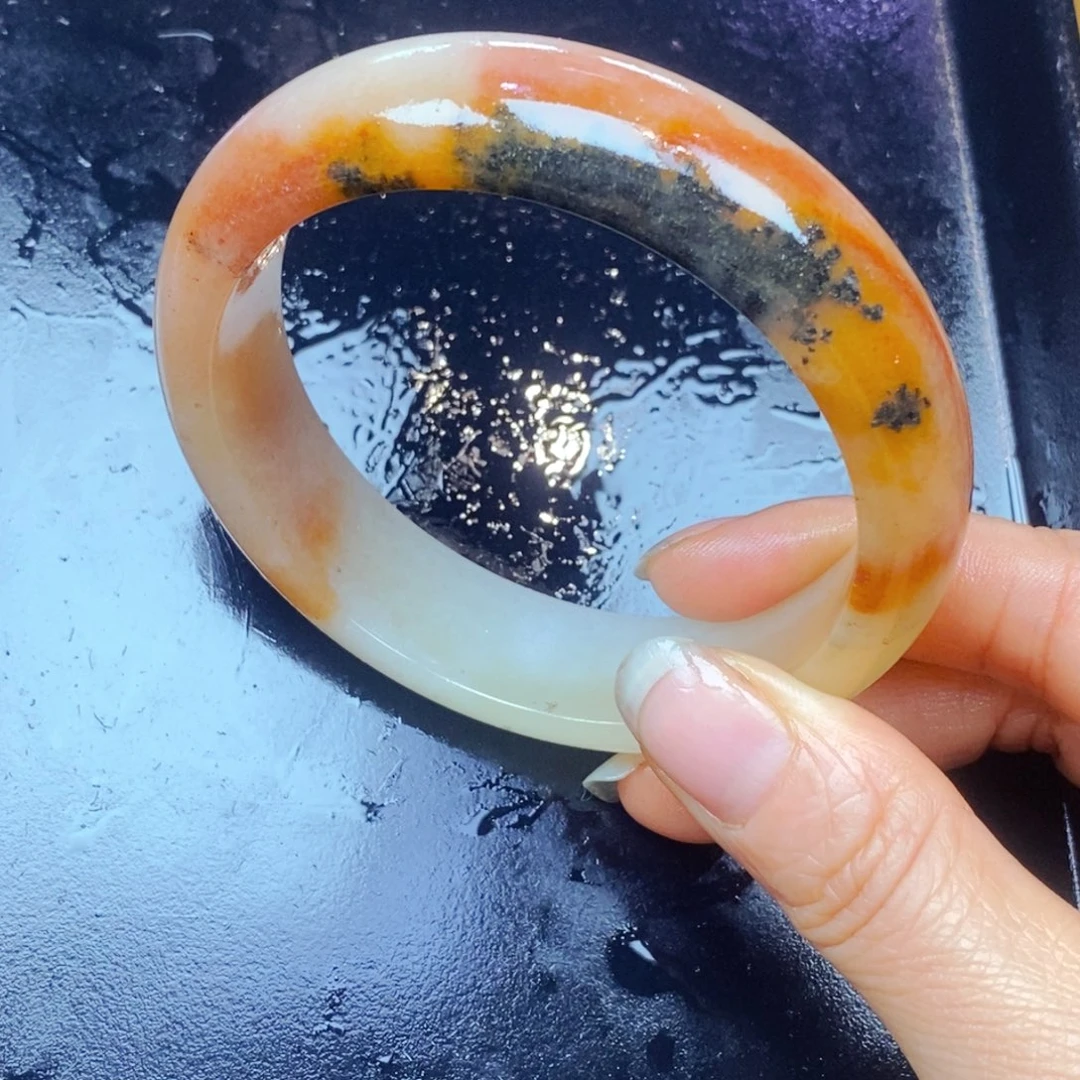 未镶嵌石英质玉（黄龙玉）颈饰