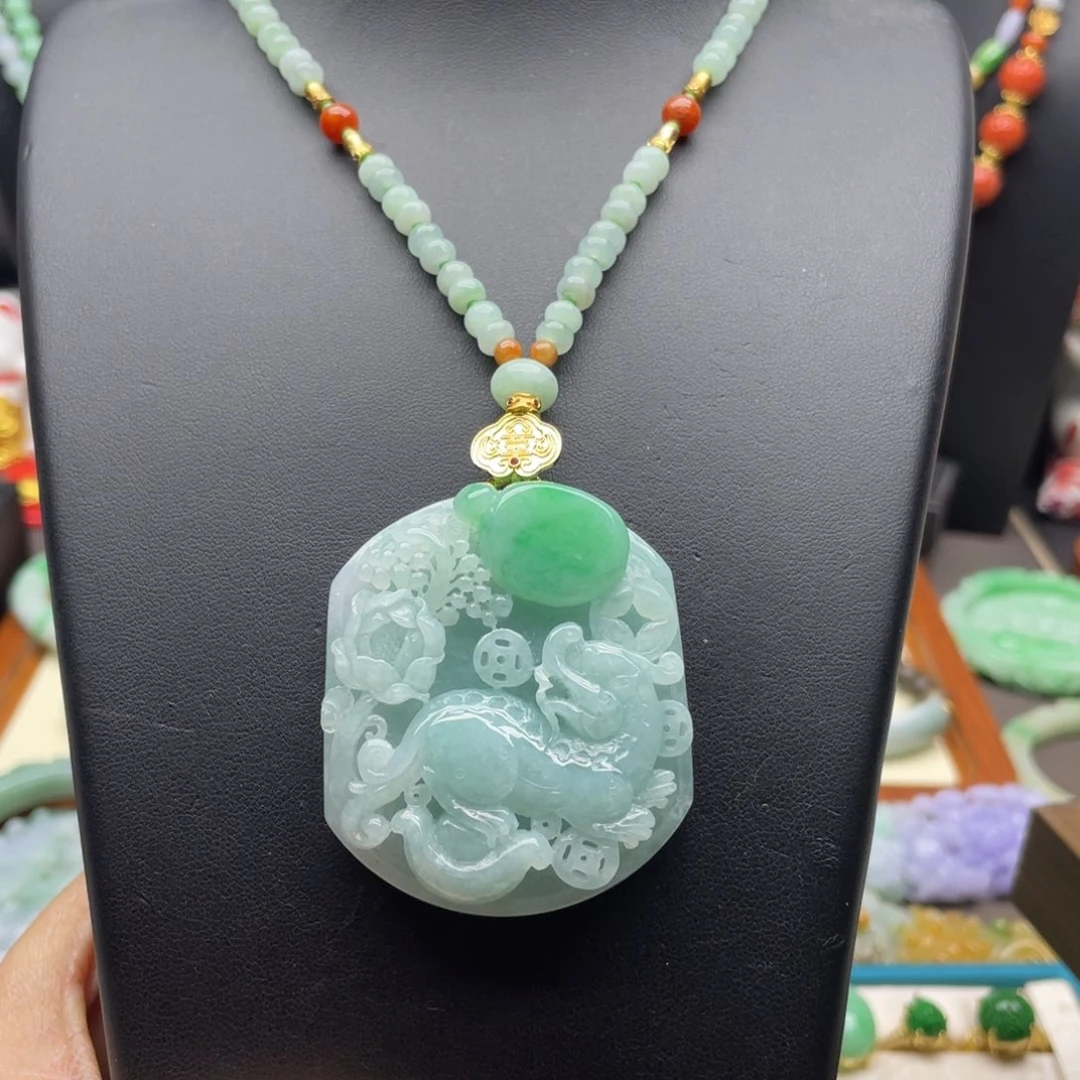 翡翠未镶嵌颈饰翡翠麒麟