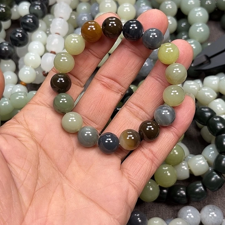 金***鹰和田玉未镶嵌手链