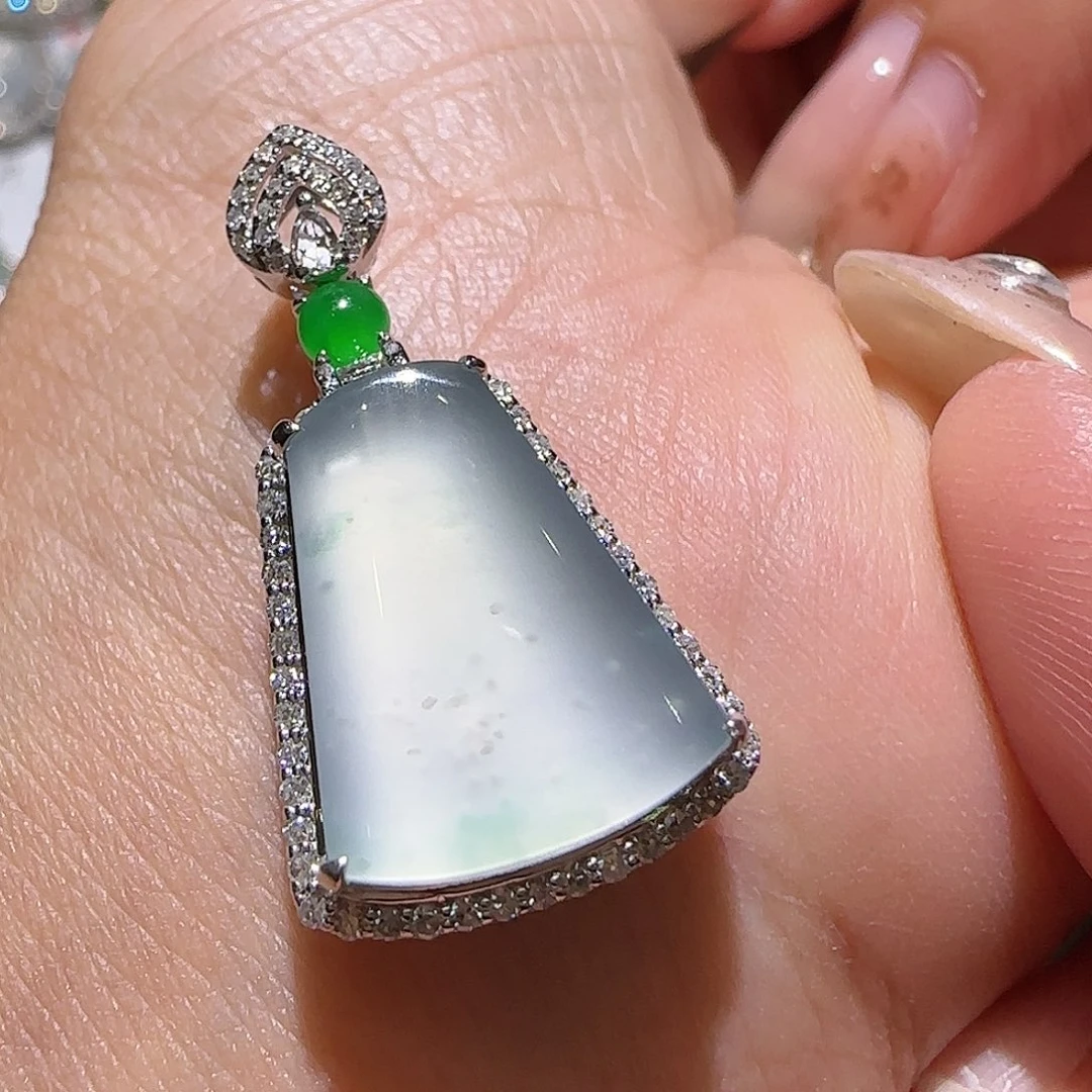 【闪购商品】颈饰18K金镶嵌翡翠天然