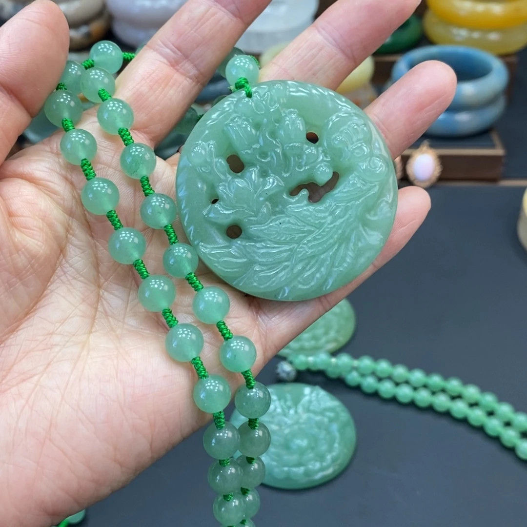 乐***兴石英质玉未镶嵌吊坠