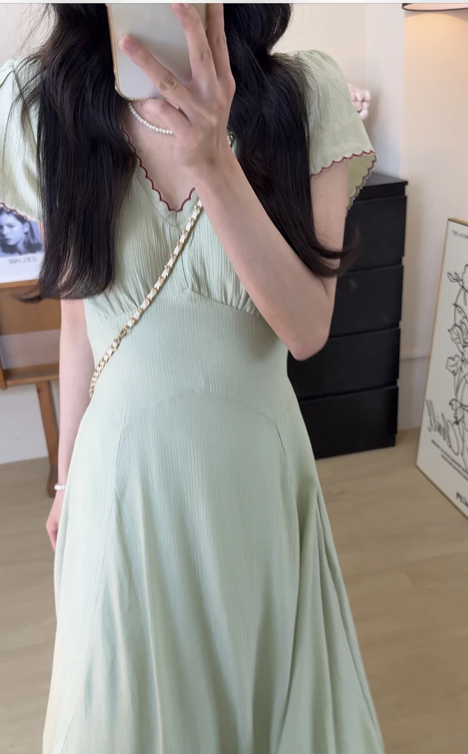 法式夏季阳光水波绿收腰显瘦绿色吊带连衣裙