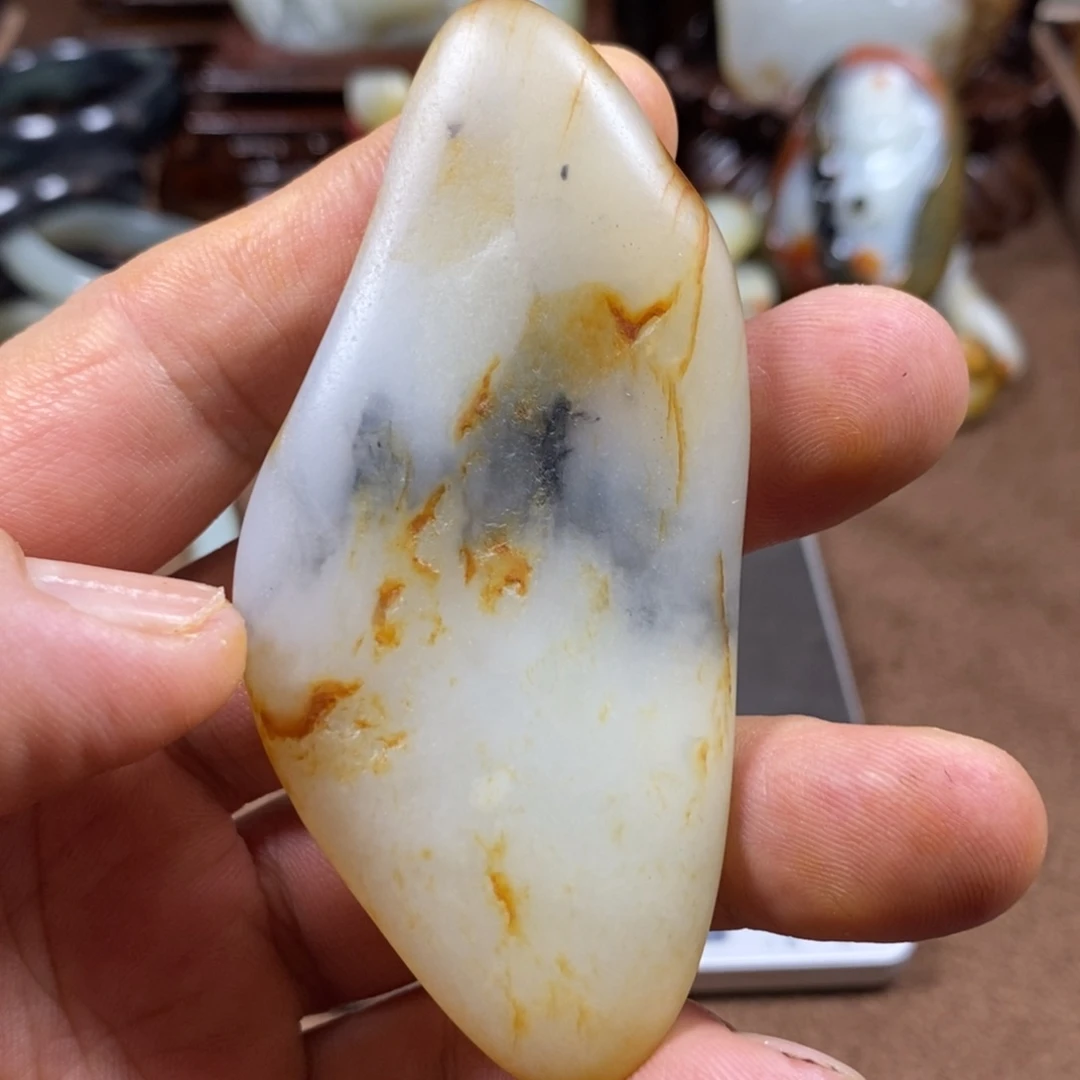 和田玉未镶嵌把件