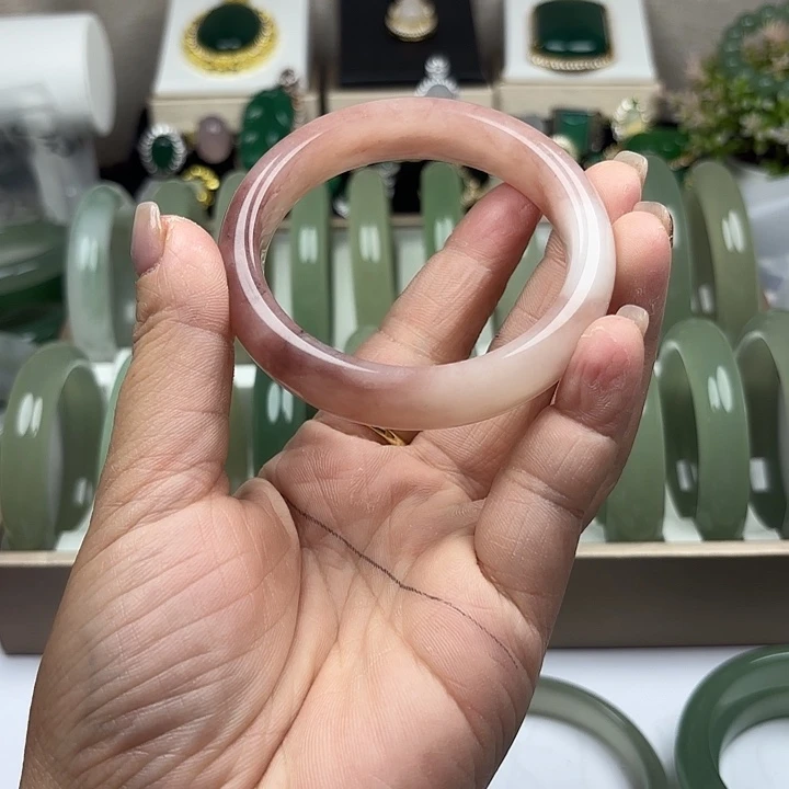 石英岩玉未镶嵌手镯