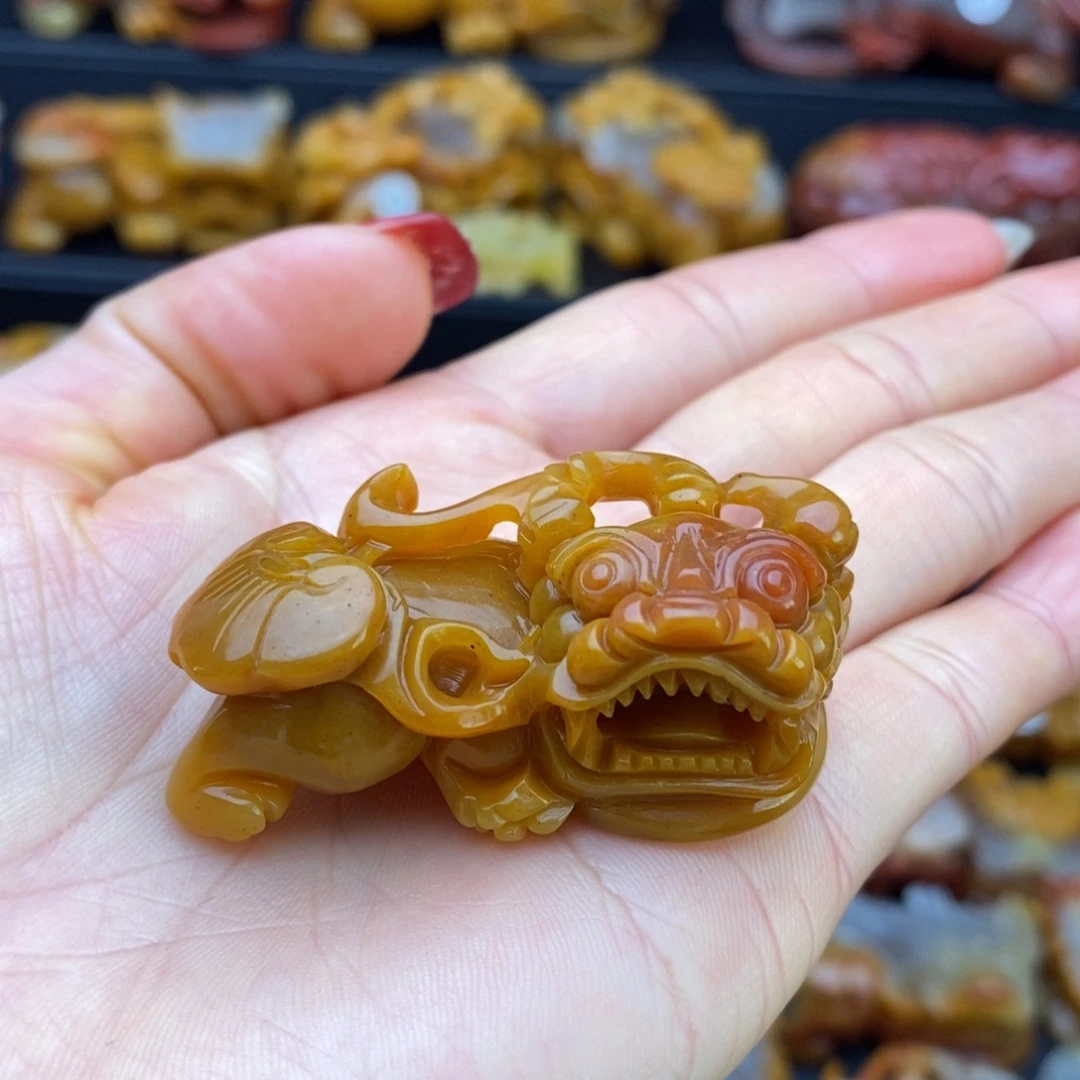 石英质玉（黄龙玉）未镶嵌颈饰