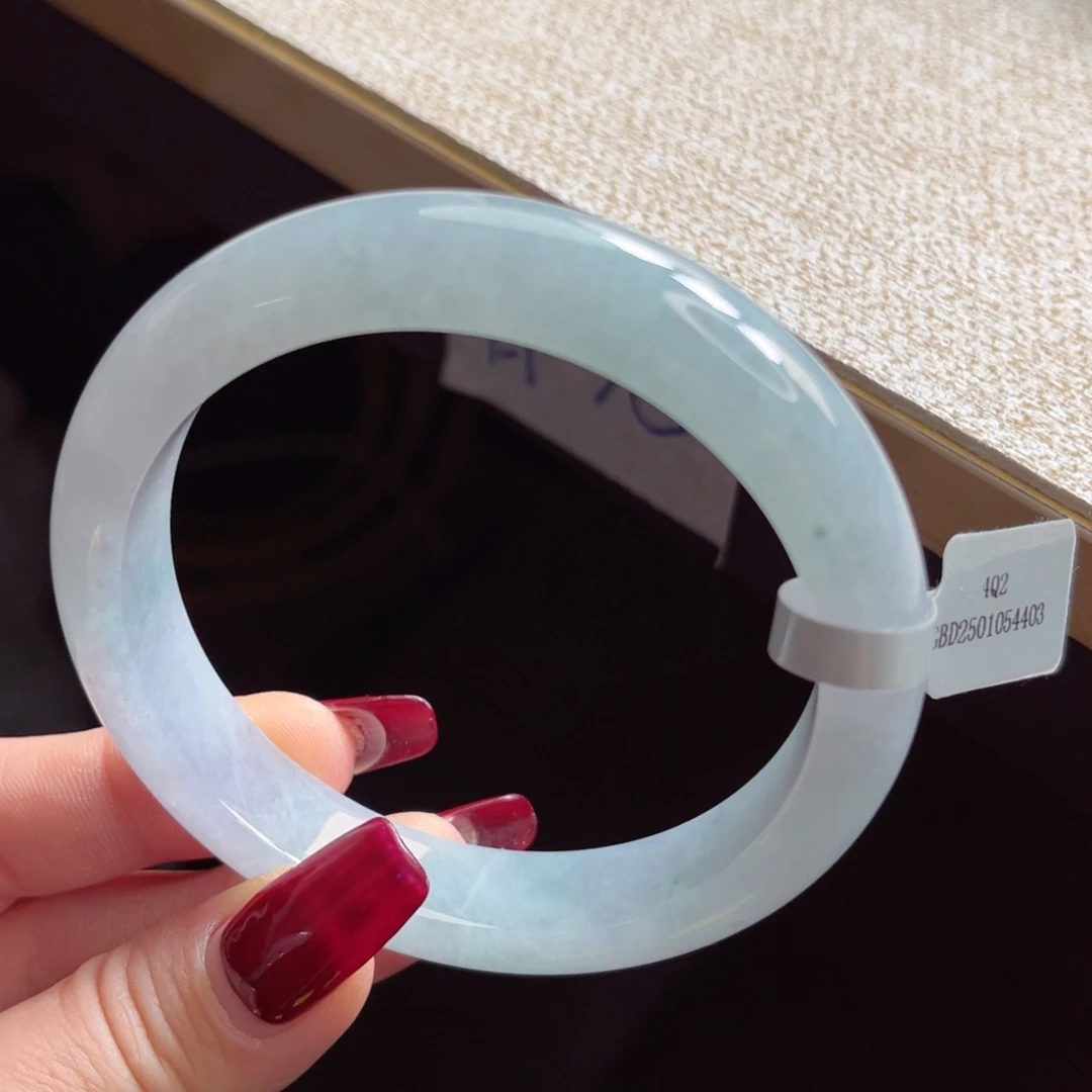 翡翠手镯未镶嵌手镯