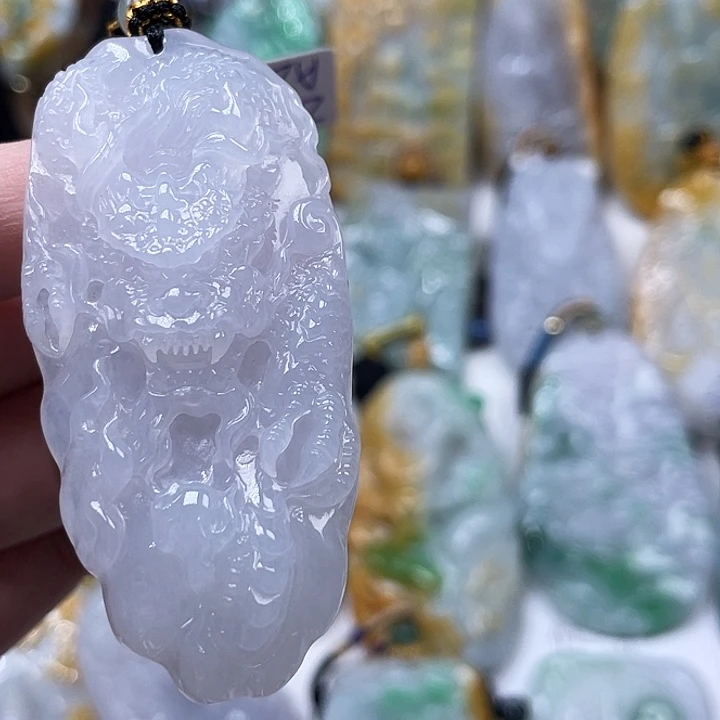 来***。翡翠未镶嵌颈饰天然