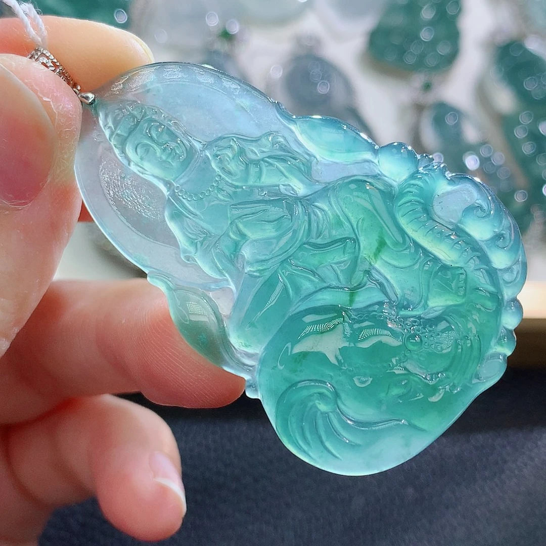 翡翠挂件18K金镶嵌翡翠