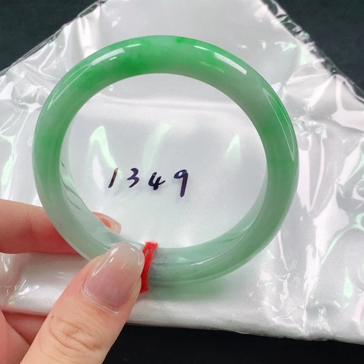 红***豆翡翠手镯未镶嵌天然翡翠手镯01