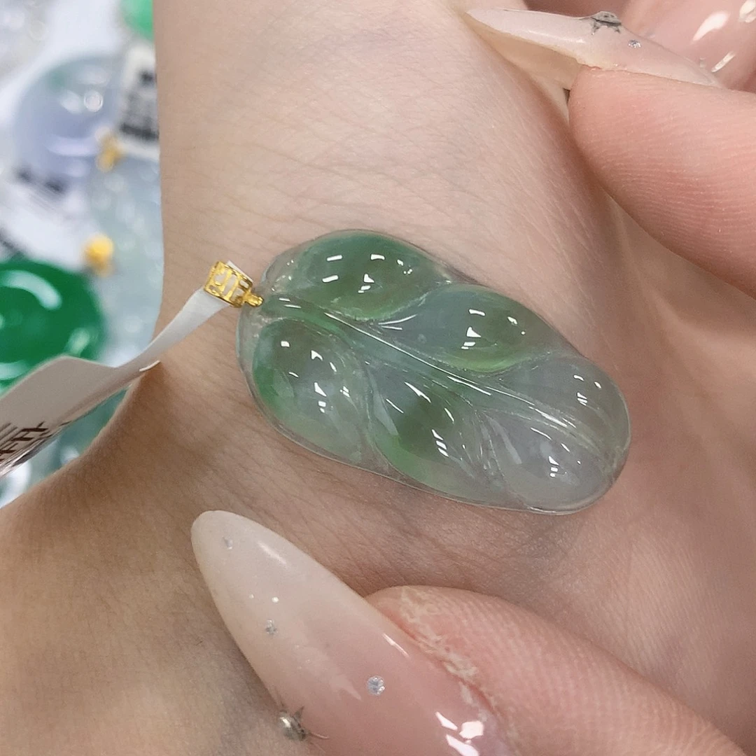 颈饰18K金镶嵌翡翠