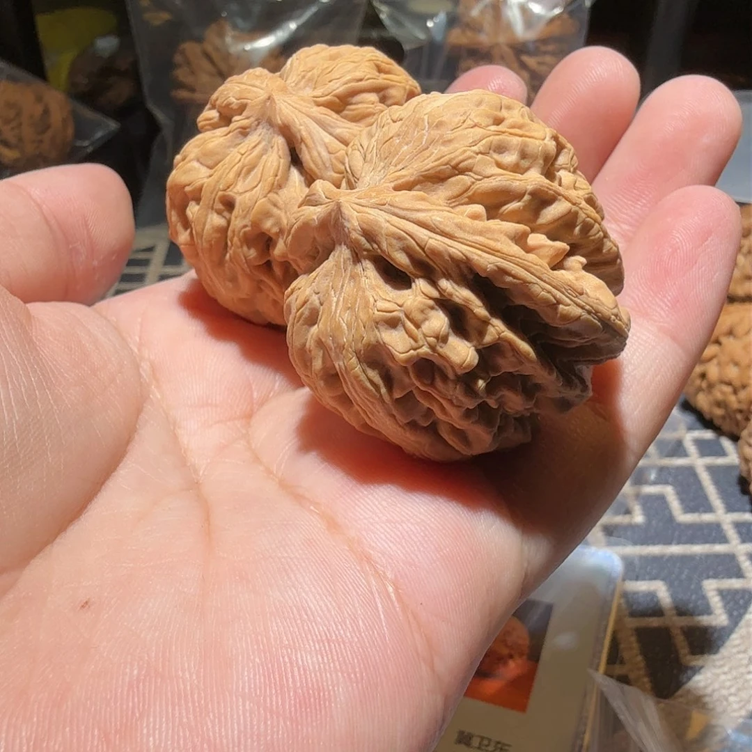 文玩核桃吊坠红锦鲤