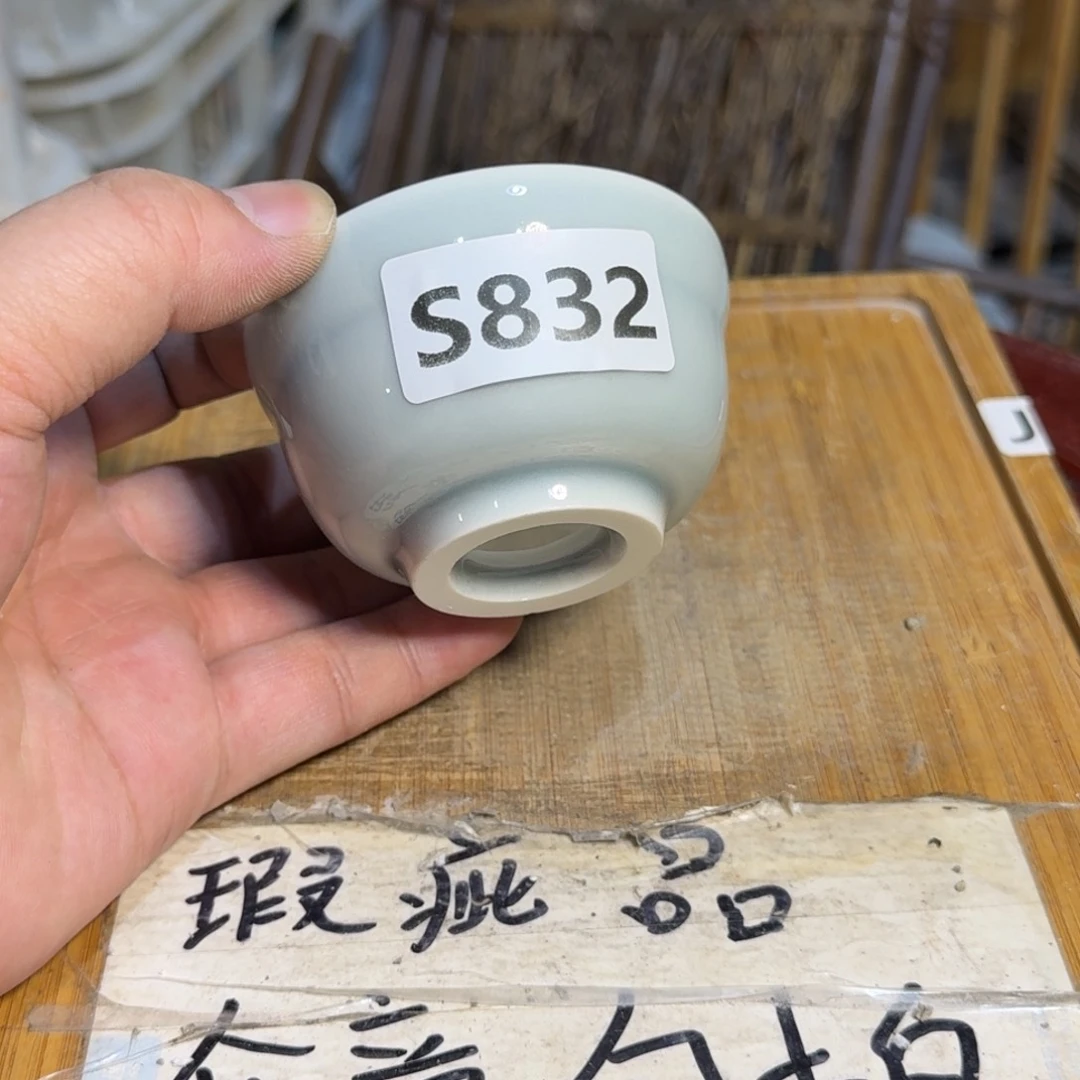 微瑕疵介意勿拍陶瓷器皿S829
