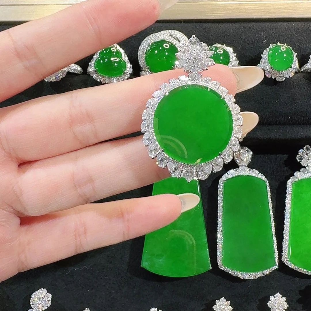 翡翠18K金镶嵌吊坠(不含链)圆牌