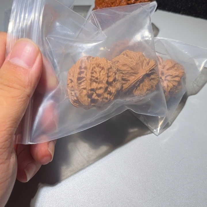 桃核把件狮子头核桃