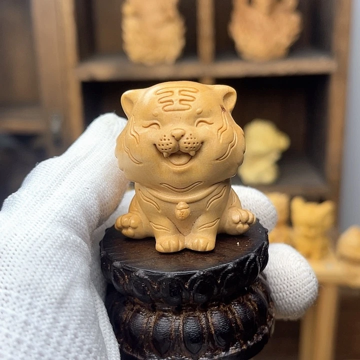 木黄杨木老虎摆件底座一套