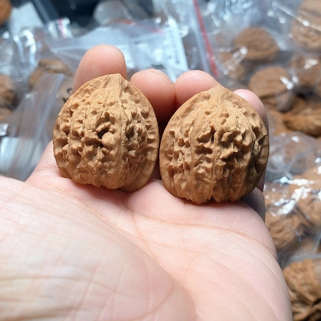 文玩核桃独角尊鸡心35-200