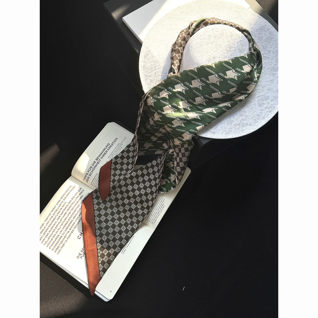 【时髦巾】四色春夏造型长条斜角丝巾 小众印花 色彩造型加分