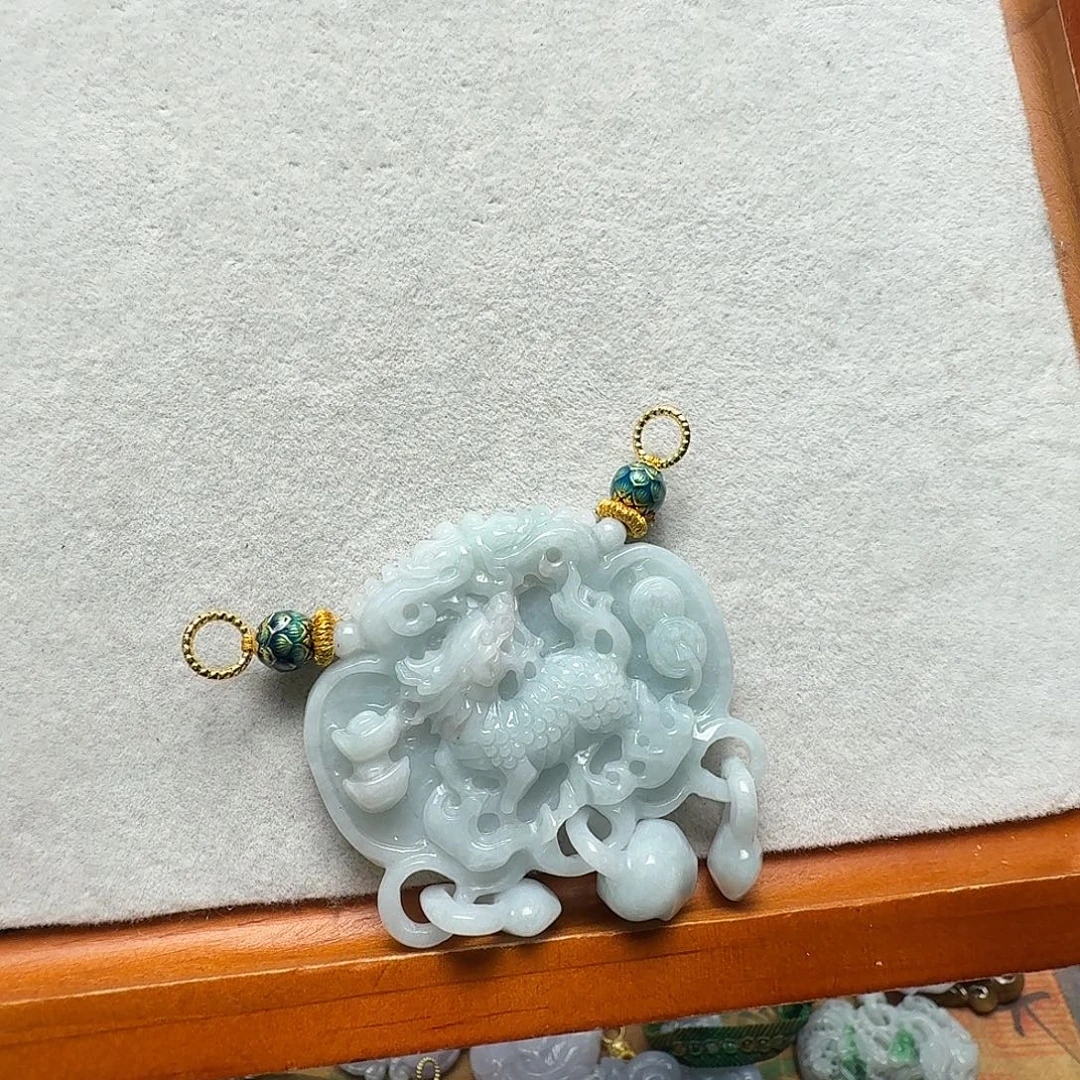 翡翠未镶嵌吊坠(赠链)