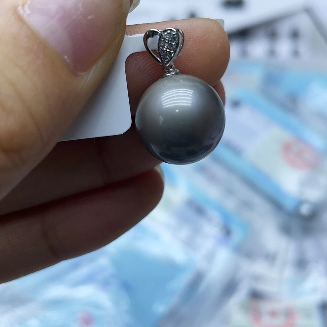颈饰18K金镶嵌海水珍珠