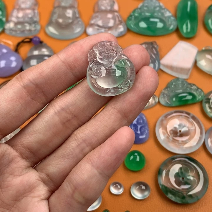 翡翠挂件未镶嵌….