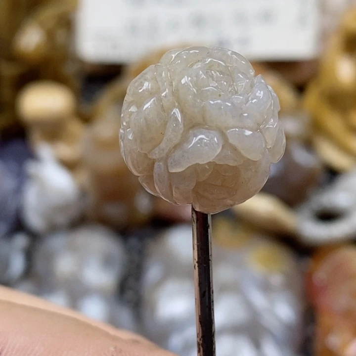 颈饰未镶嵌硅化珊瑚（珊瑚玉）