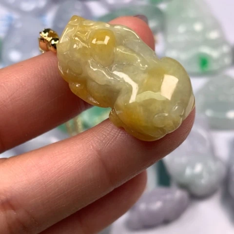 翡翠颈饰未镶嵌翡翠