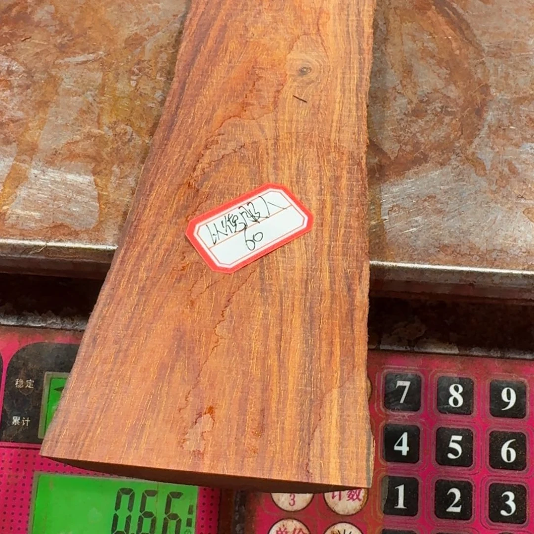 以***人檀香紫檀（小叶紫檀）