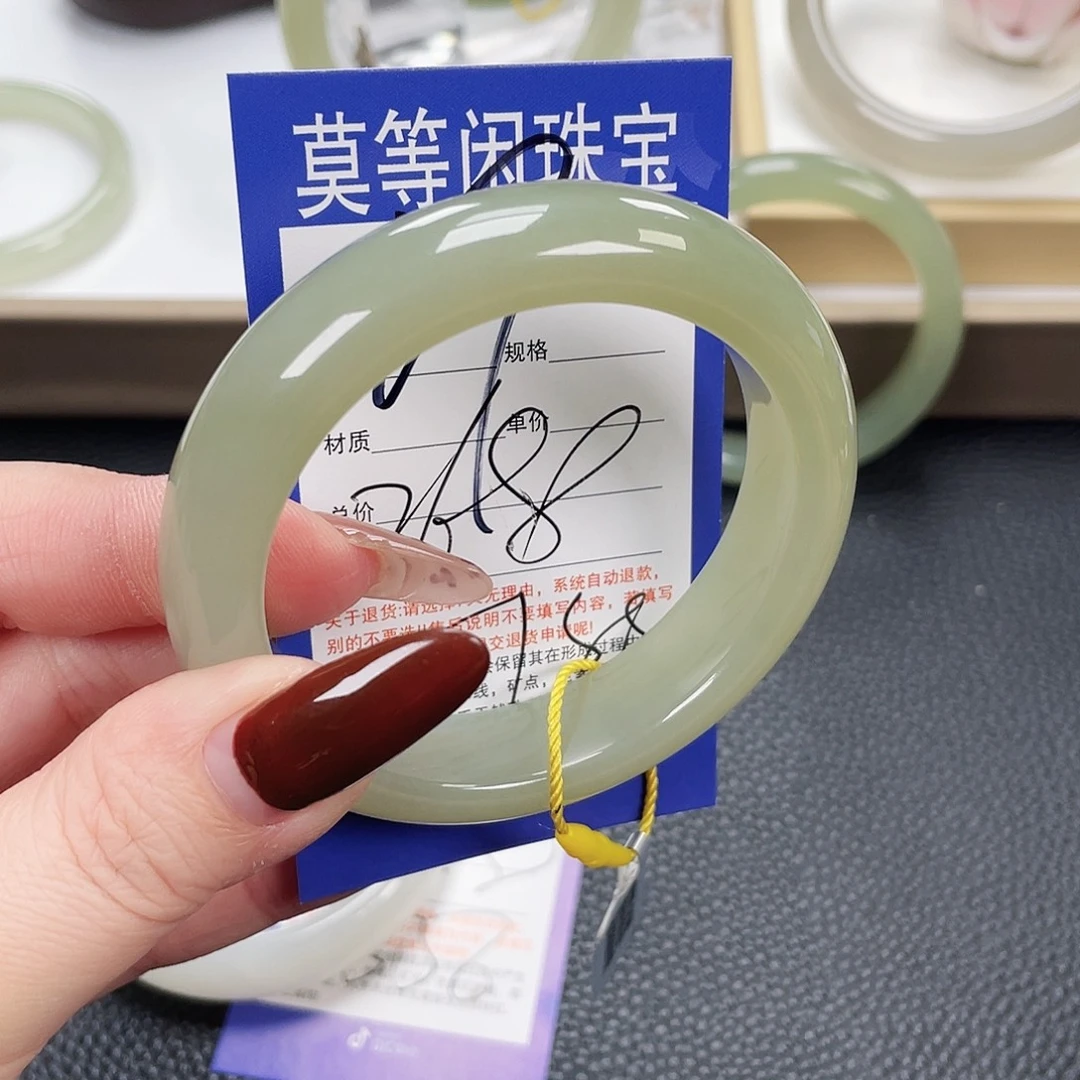 和田玉未镶嵌手镯