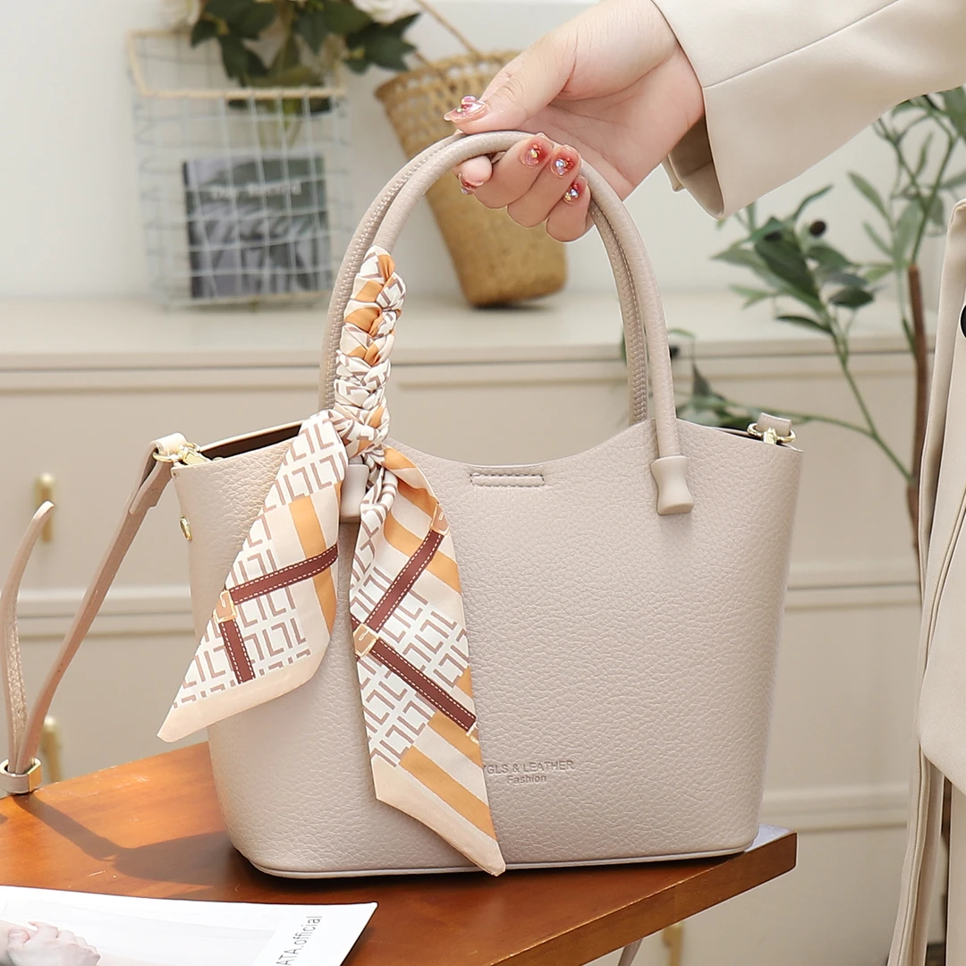 手提包女大容量2025新款时尚单肩斜挎包包洋气丝巾点缀高级感女包