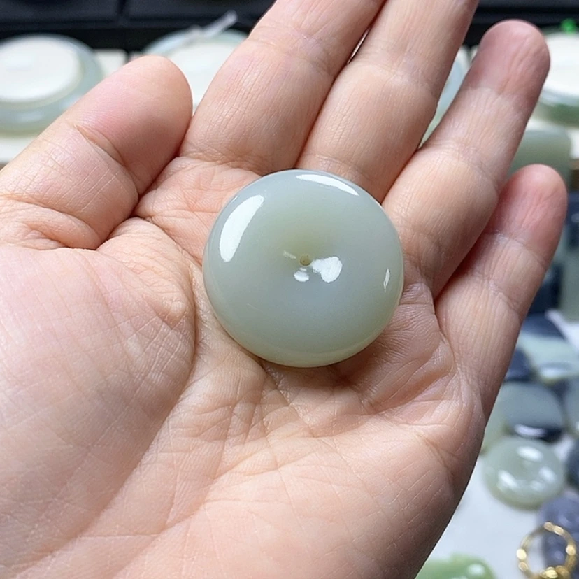 【闪购商品】和田玉未镶嵌颈饰柴*