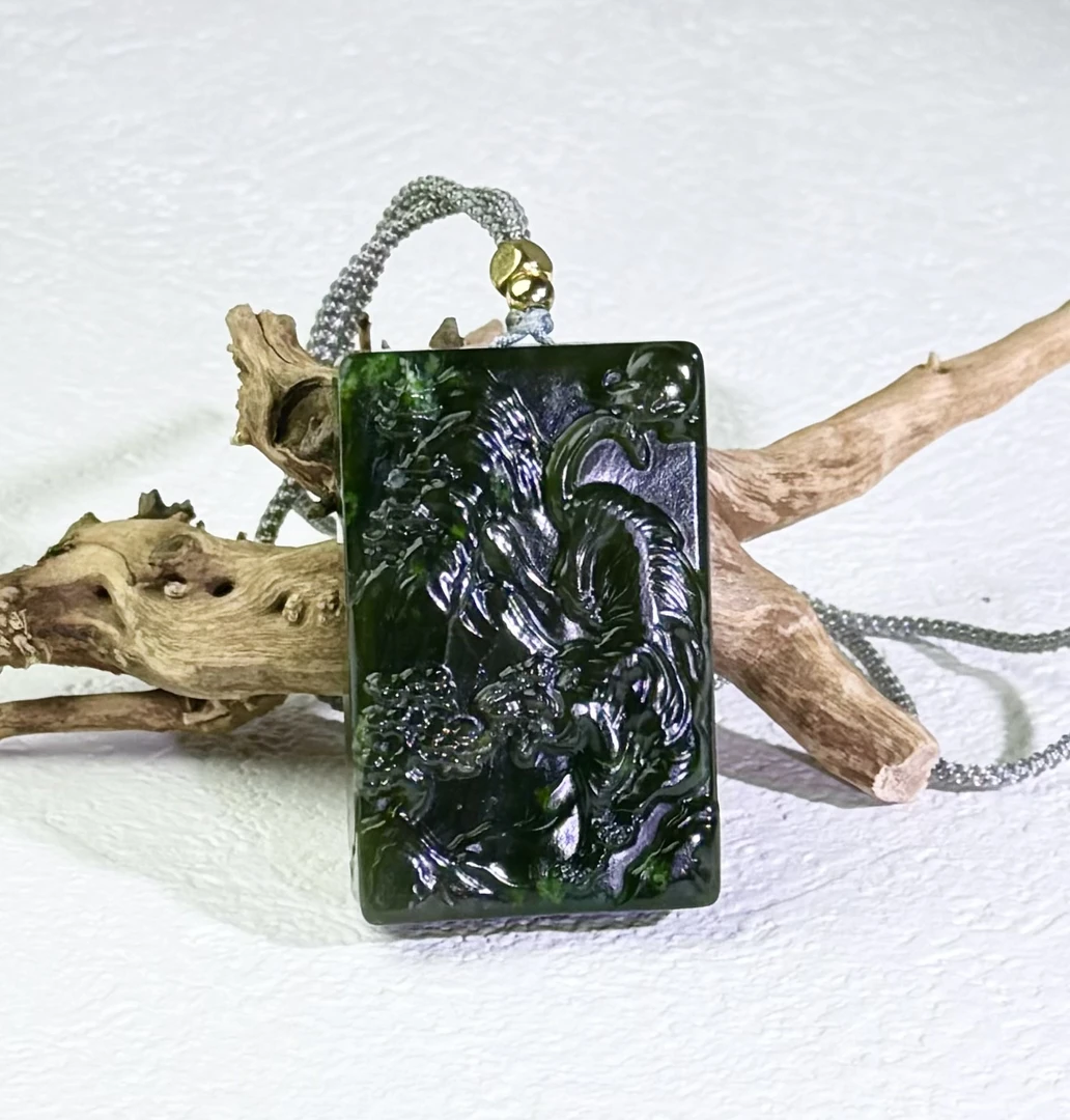 新疆玛纳斯碧玉- 下山虎无事牌吊坠