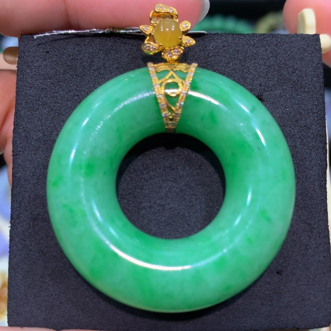 翡翠18K金镶嵌颈饰翡翠