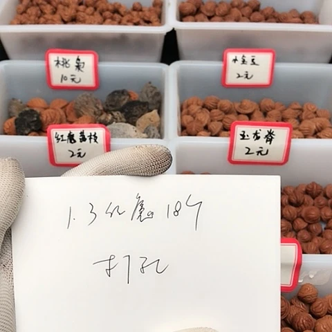 桃核吊坠一****q龙纹桃核的搭配