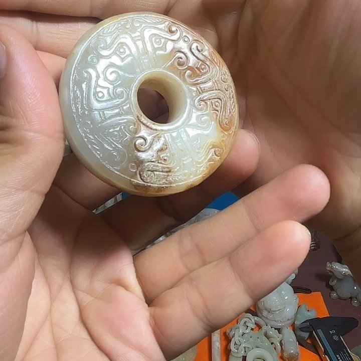 和田玉未镶嵌把件