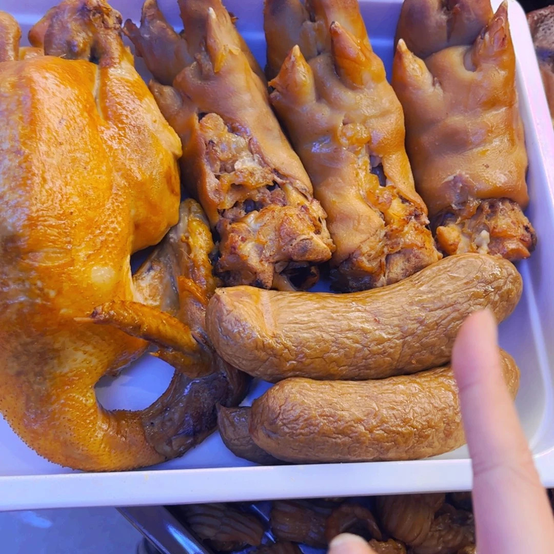 三黄鸡➕3个六两猪手➕4儿童肠