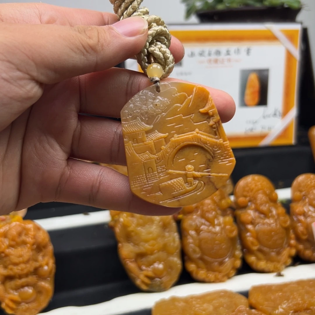 未镶嵌石英质玉（黄龙玉）黄龙玉