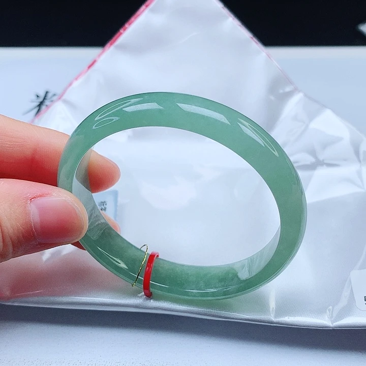 翡翠手镯未镶嵌55圈口贵妃