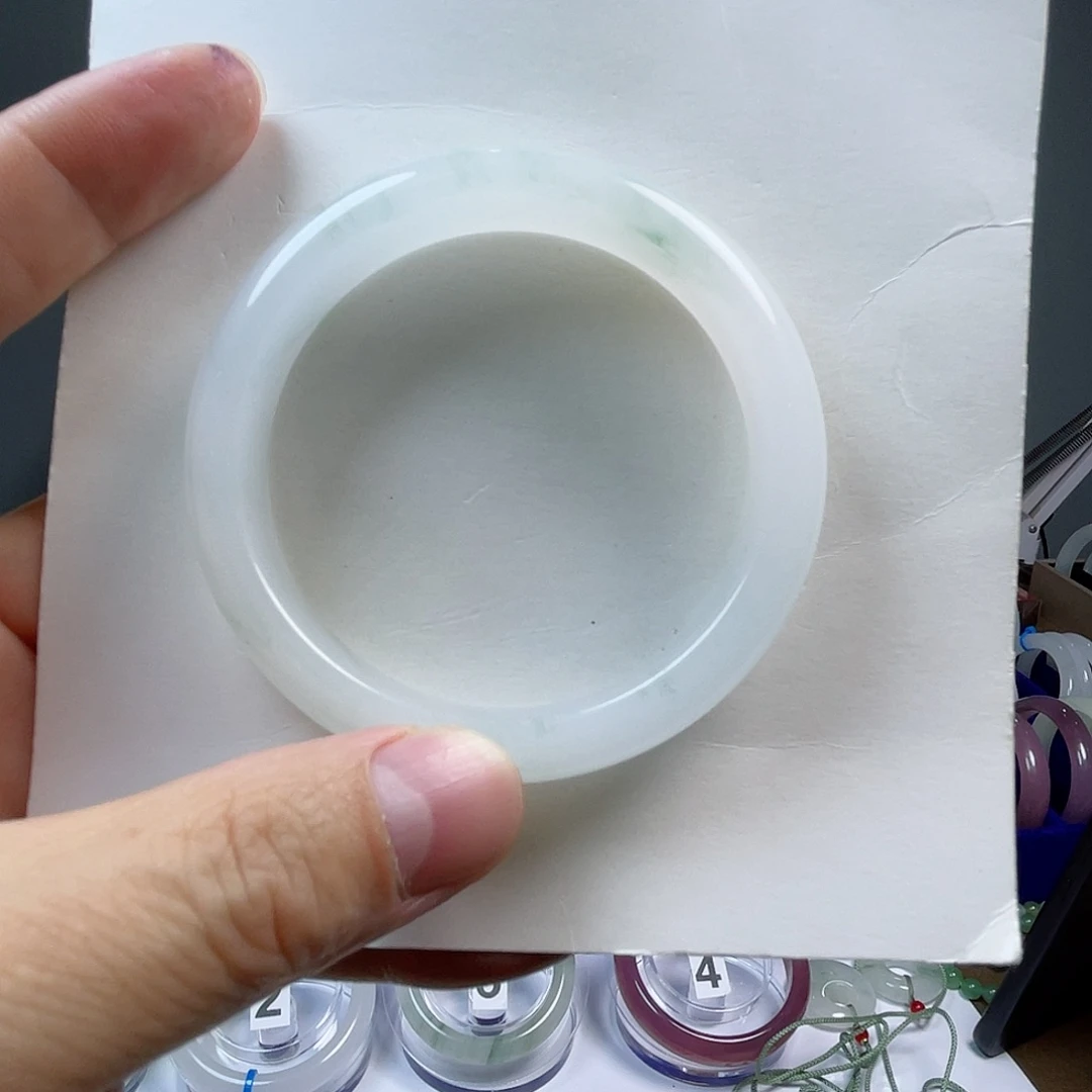 未镶嵌手镯石英质玉(天山翠)