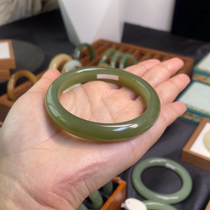 和田玉手镯未镶嵌57