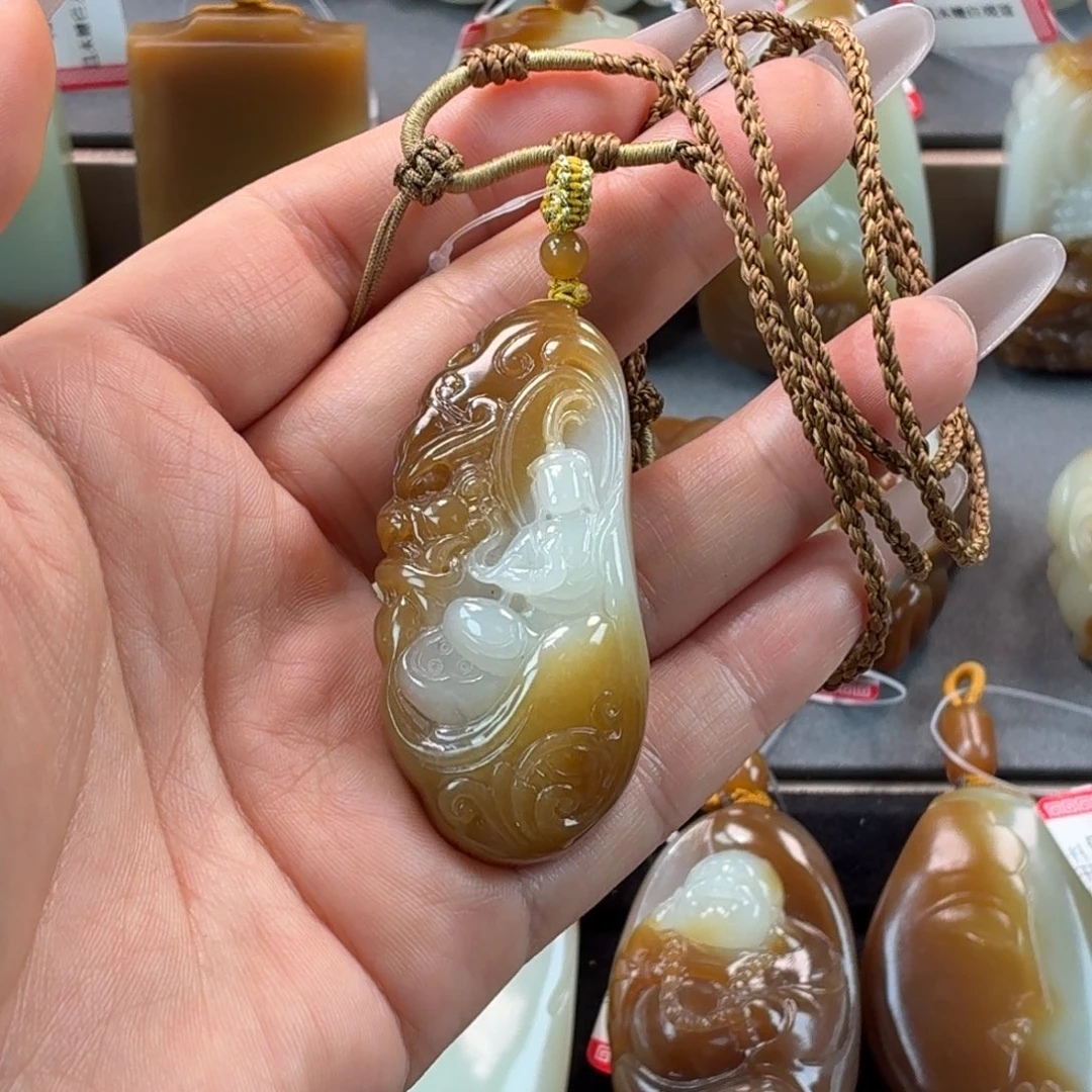 冷***龙和田玉未镶嵌颈饰