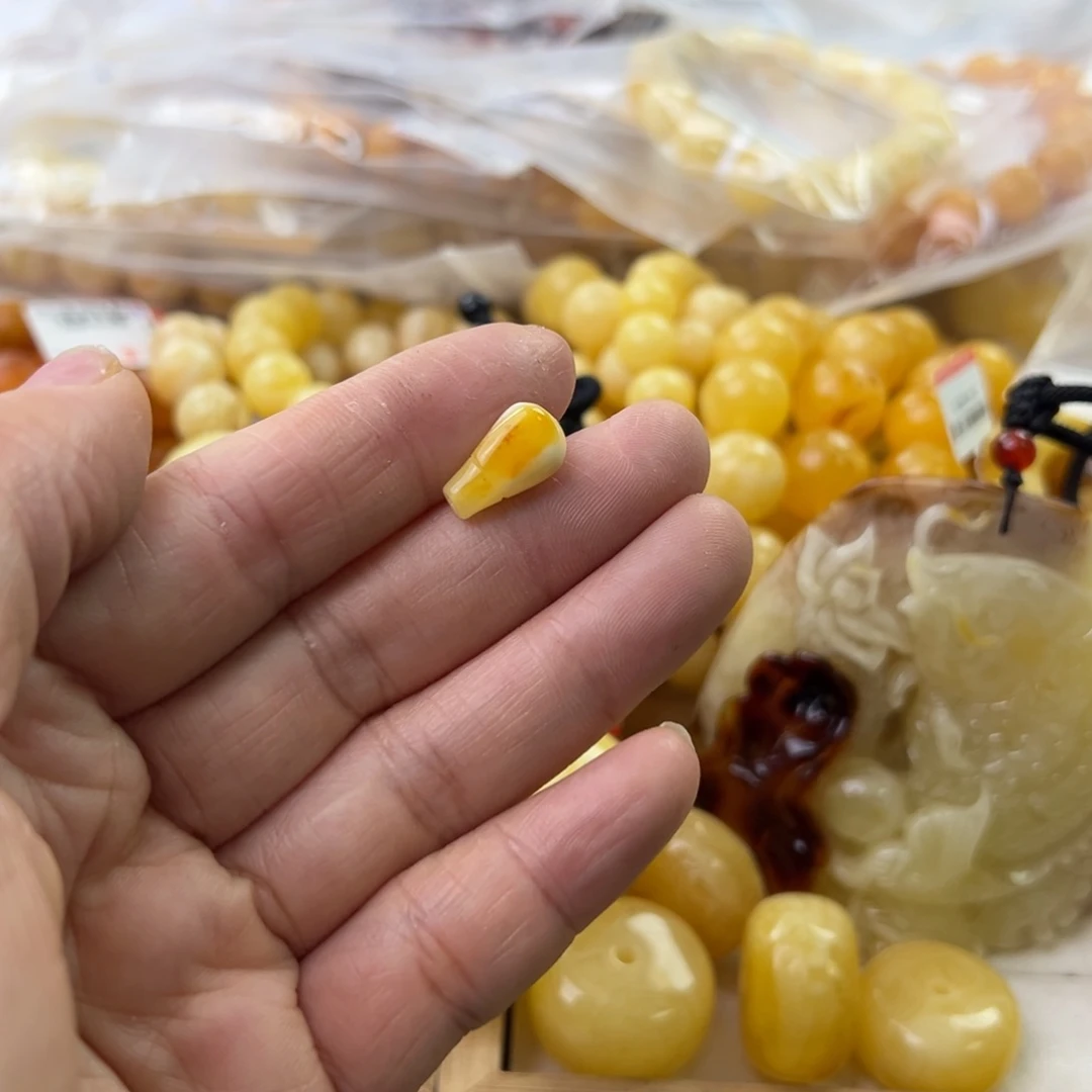 琥珀珠宝奇石未镶嵌