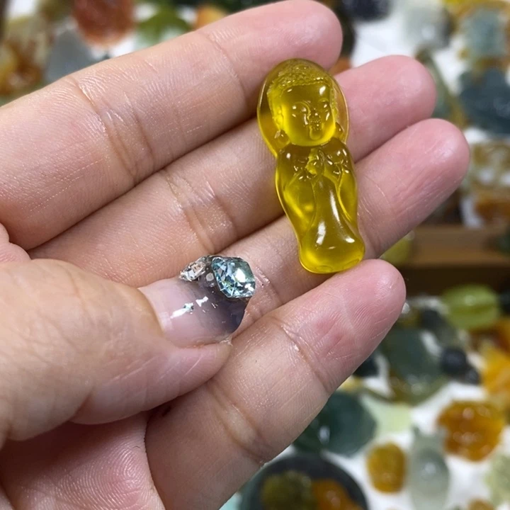 未镶嵌蛇纹石玉吊坠