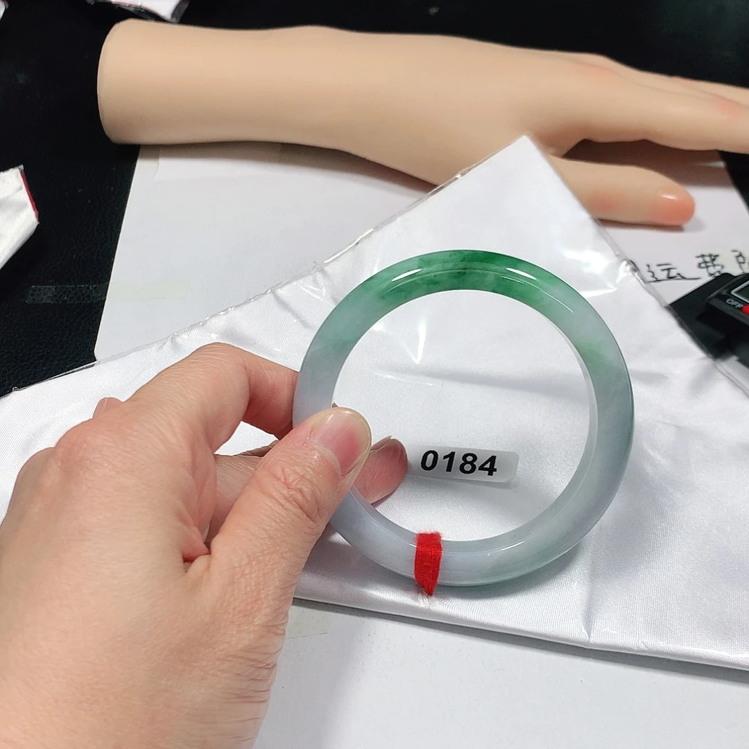 翡翠手镯未镶嵌天然缅甸A货翡翠手镯