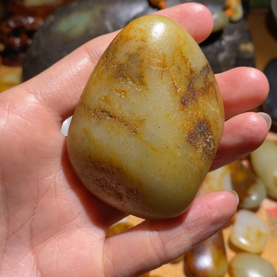 宝***敦和田玉未镶嵌颈饰
