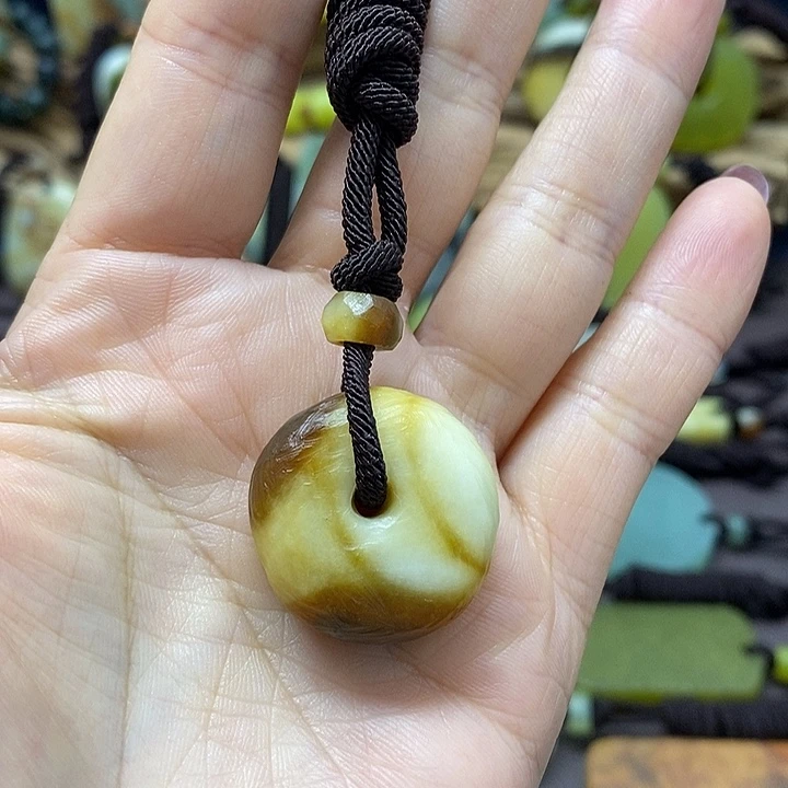 未镶嵌蛇纹石玉颈饰