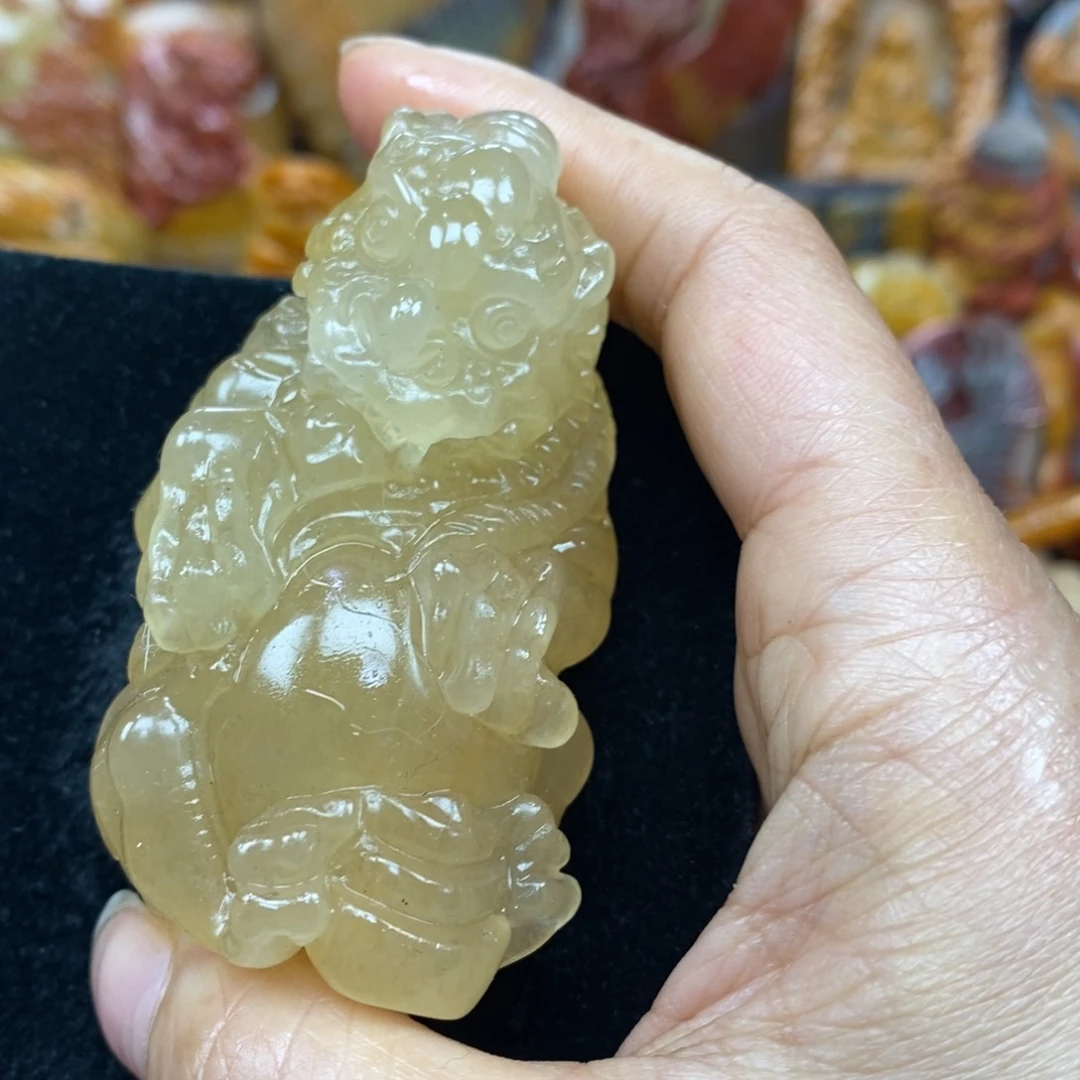 未镶嵌石英质玉（黄龙玉）颈饰